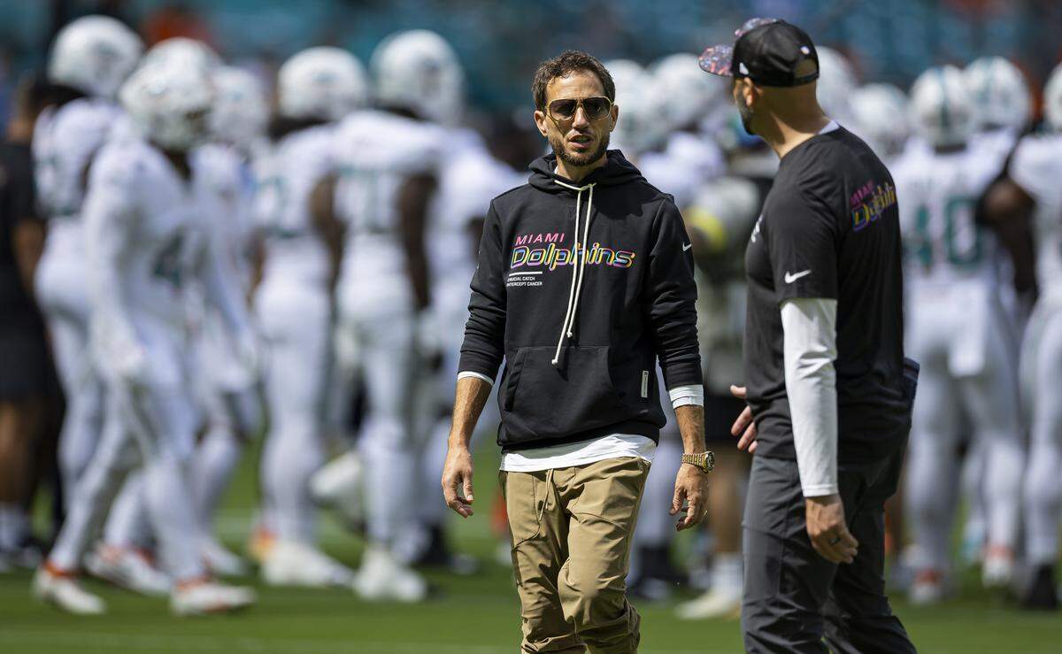 Miami Dolphins head coach Mike McDaniel watches his players warm up before playing against the Los Angeles Chargers in their NFL game at Hard Rock Stadium on Sunday, Oct. 12, 2025, in Miami Gardens, Fla.