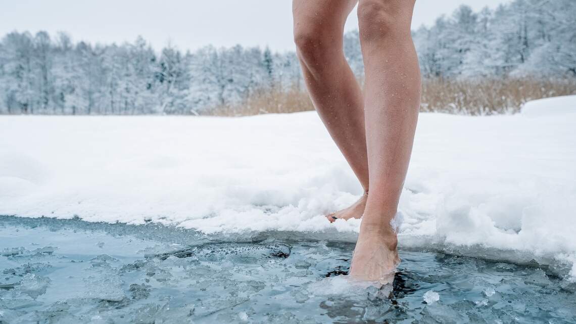 How women’s bodies respond to cold plunges and saunas, and what that means for recovery