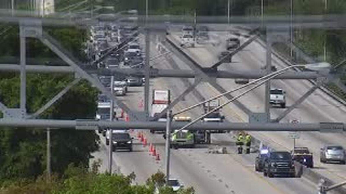 Just south of the Hollywood Boulevard exit, only one lane was open on the Florida Turnpike’s northbound side as of 9:30 a.m.