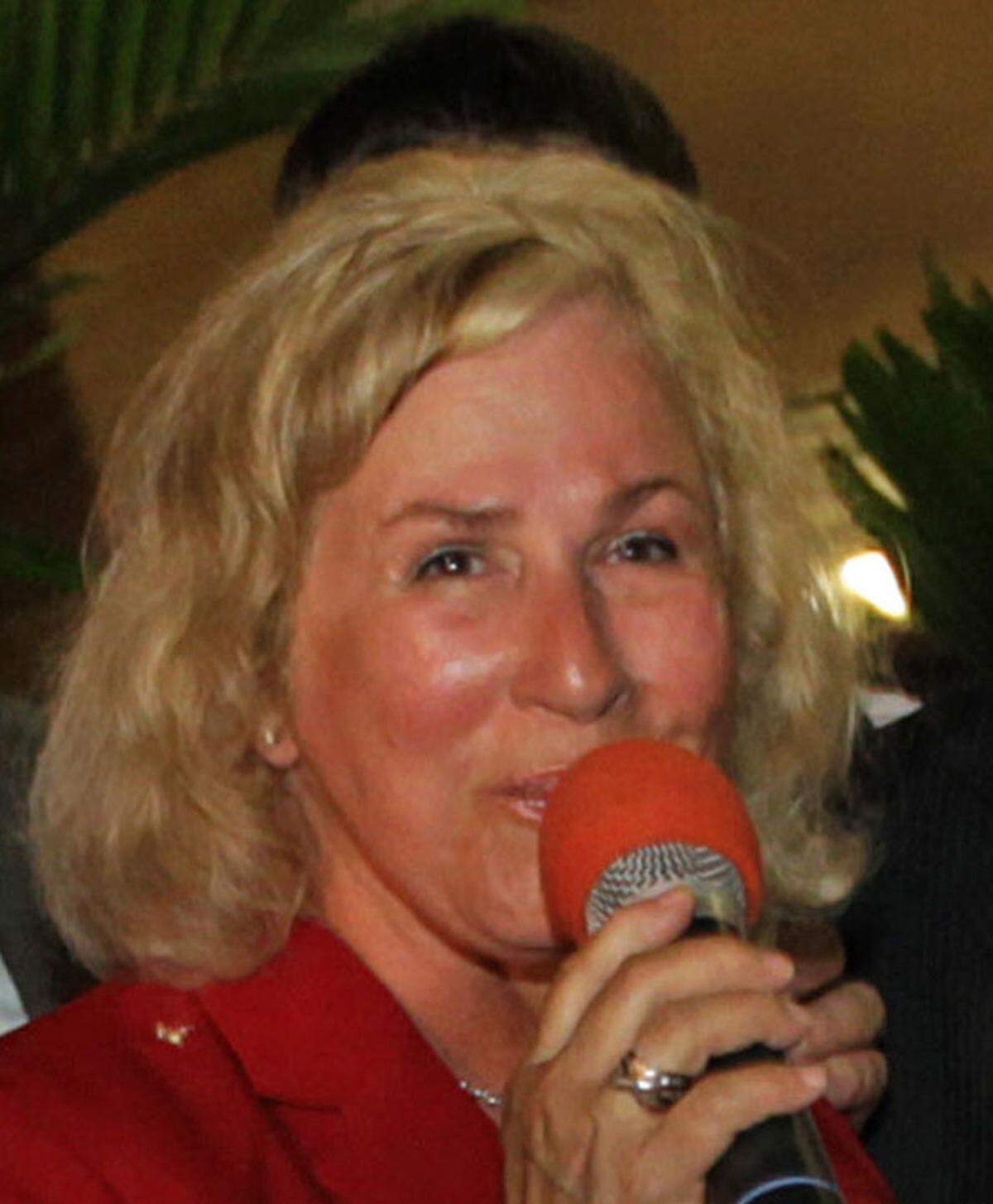 Lourdes Lozano
