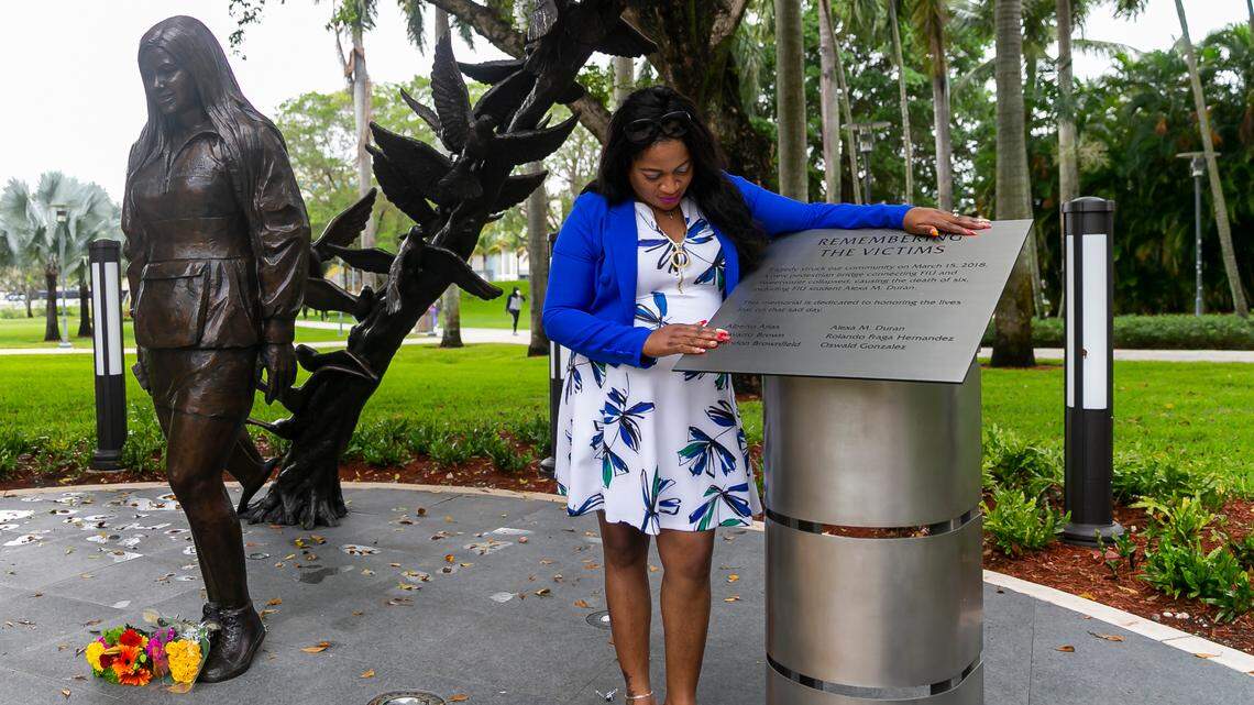 Who are the victims of the FIU bridge collapse now honored on campus?
