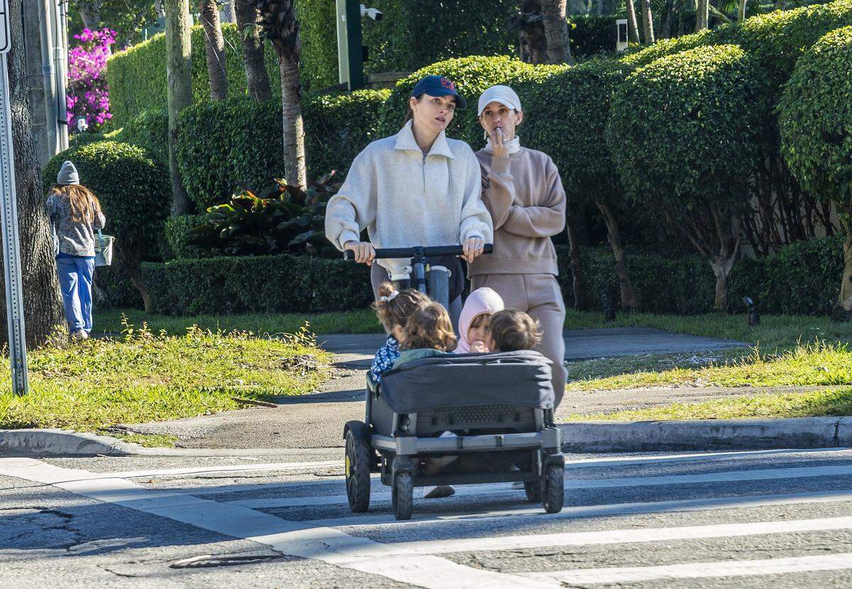 The cold temperatures didn't stop families from taking a walk along South Bayshore Drive, in Coconut Grove, as Miami woke to one of its coldest New Year's Eves in decades, on Wednesday, December 31, 2025. 