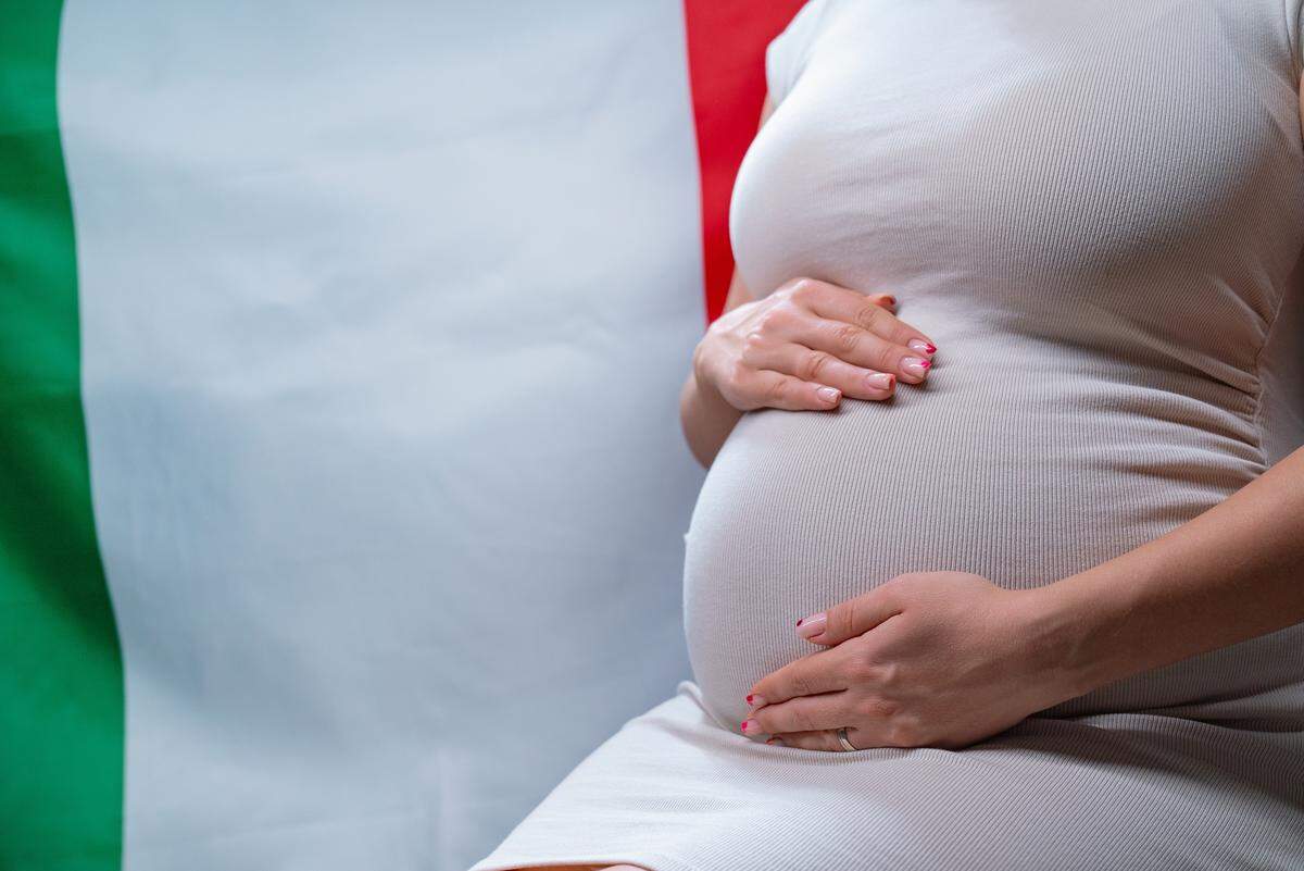 pregnant woman with italian flag