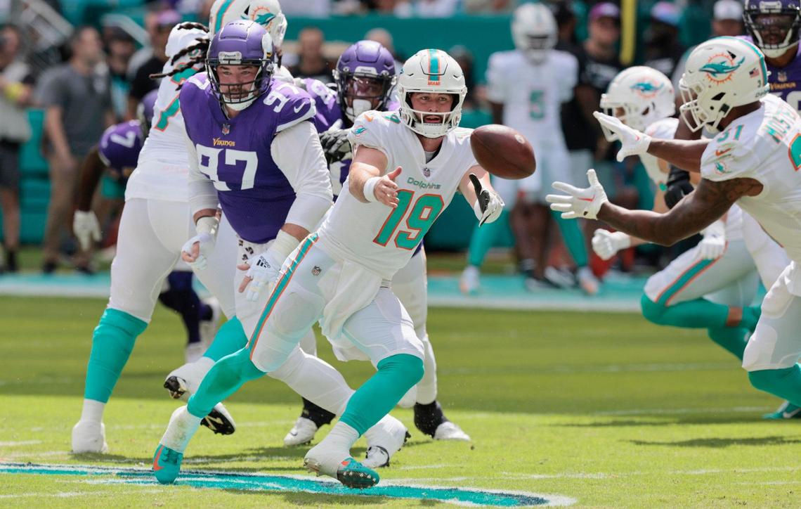 Miami Dolphins quarterback Skylar Thompson (19) pitches the ball to running back Raheem Mostert (31) in the first quarter during game against Minnesota Vikings at Hard Rock Stadium in Miami Gardens on Sunday, October 16, 2022.
