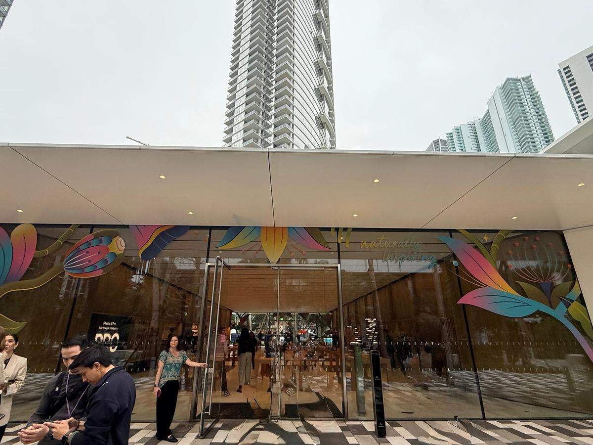 Apple Genius staffers at the new store in Miami Worldcenter taught reporters and photographers how to use the new iPhone 16 Apple Photos Clean Up feature during a media preview event on Jan. 22, 2025. This shot was taken with an iPhone 16. A number of individuals that were standing to the right in front of the store windows were removed from the image via a simple tap on the screen.