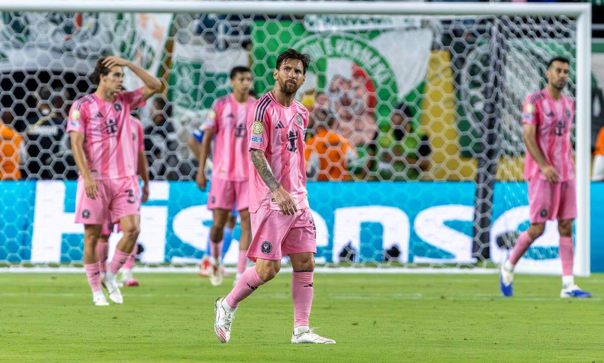 Inter Miami forward Lionel Messi (10) reacts after Palmeiras forward Mauricio (18) scores the equalizer during the second half of their Group A third-round FIFA Club World Cup match at Hard Rock Stadium on Monday, June 23, 2025, in Miami Gardens, Fla.