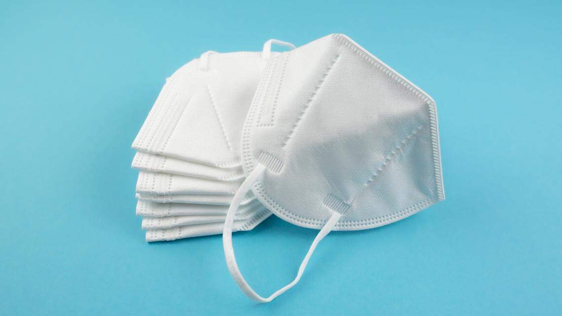 Experts say wearing a mask in public when others aren’t can protect from COVID-19 as some states lift coronavirus mask mandates.