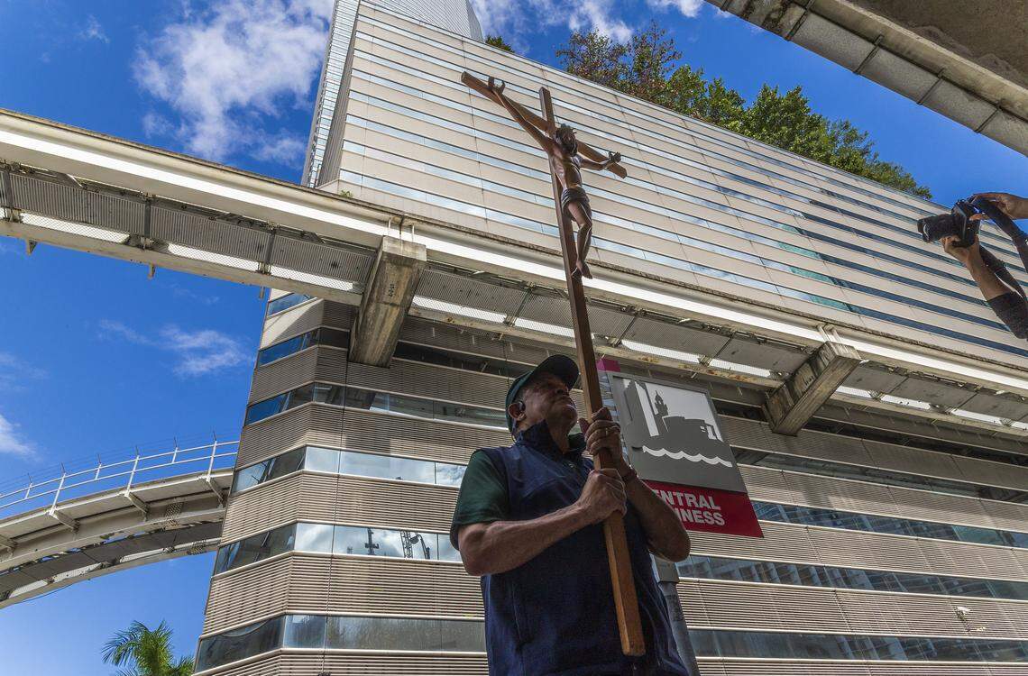An immigrant advocate holds up a crucifix as a part of the nationwide campaign by Catholic organizations to support immigrants and migrants.