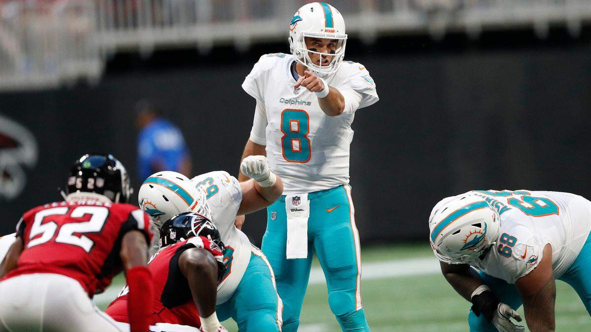 El quarterback de los Dolphins Brock Osweiler consiguió dos touchdown el jueves ante los Falcons en Atlanta.