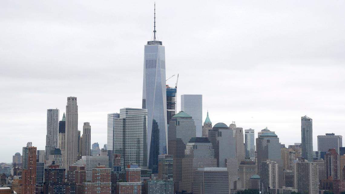 A New York City police officer leaked information to a gang leader she had an “intimate relationship” with, federal officials said. (AP Photo/Seth Wenig)