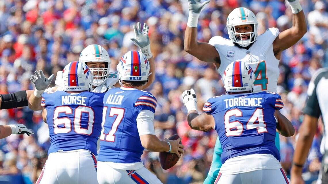 Greg Cote’s Hot Button Top 10: Dolphins-Bills a de facto playoff, booing Michigan, Taulia & lots more