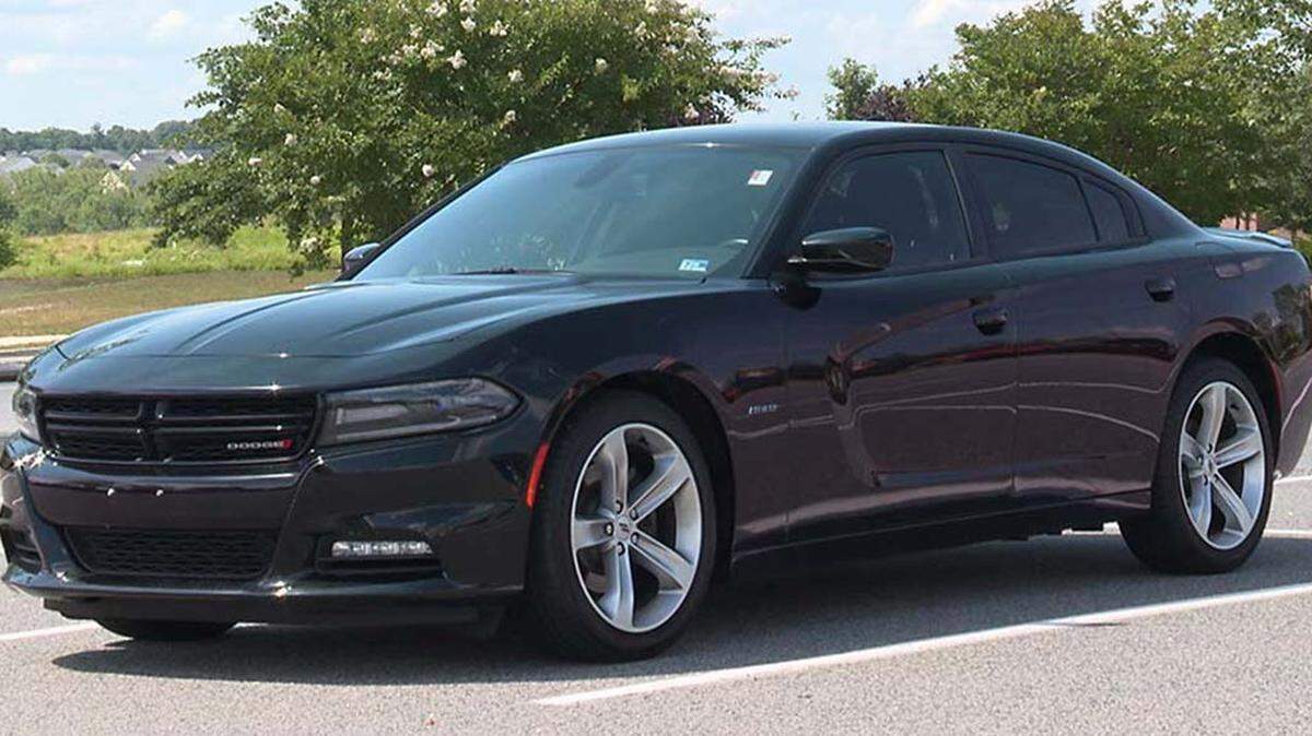 El Dodge Charger HEMI ocupó el primer lugar entre los autos con más probabilidades de ser robados en un estudio del Highway Loss Data Institute publicado el 1 de agosto de 2019 por la aseguradora State Farm.