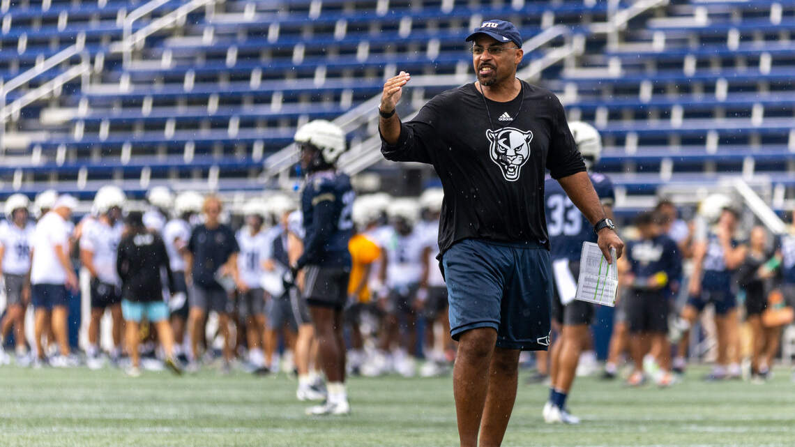 New FIU football coach Simmons fast at work to reshape staff, keep top players