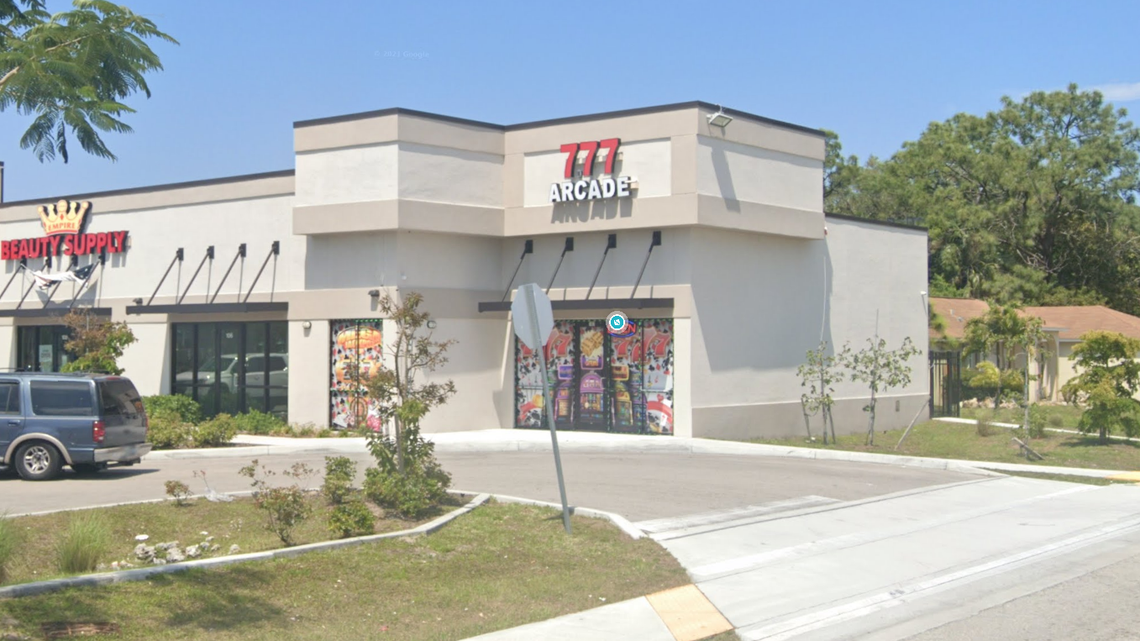 A divorced Florida couple successfully pulled off two arcade robberies while masquerading as gaming commission investigators, including name tags and holstered pistol, according to the Lee County Sheriff’s Office.