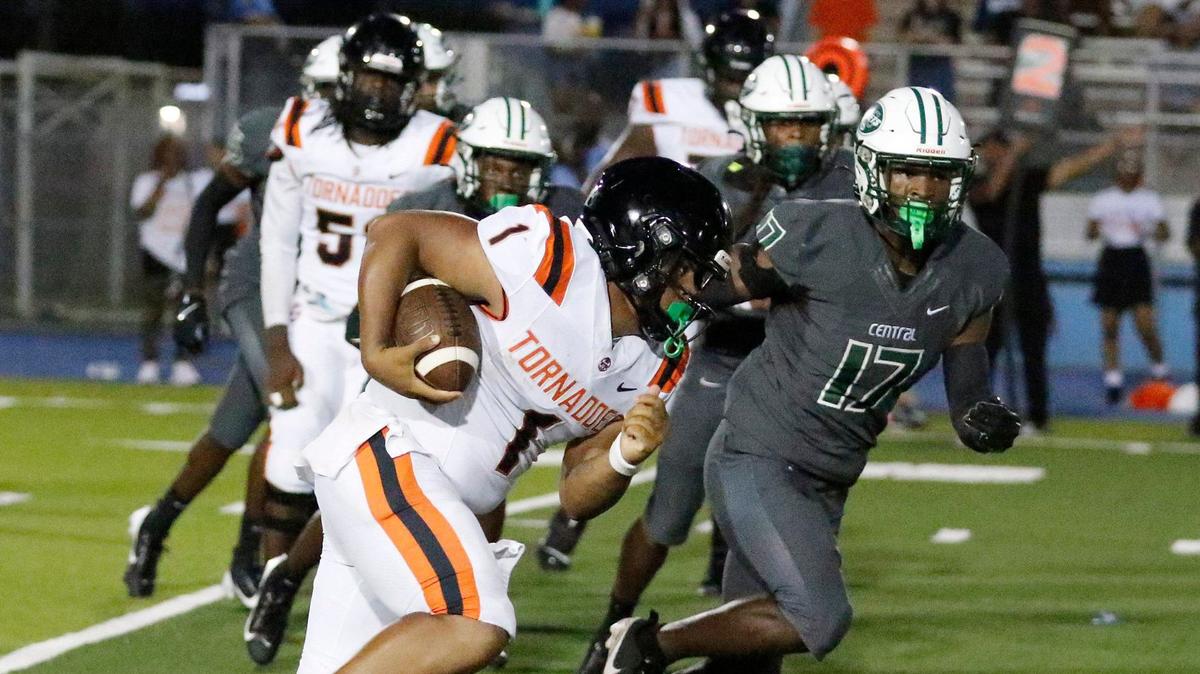 Booker T. Washington Tornadoes quarterback Nylan Maine (1) carries the ball against Miami Central Rockets during football game on Saturday, September 7, 2024 at Traz Powell Stadium in Miami.