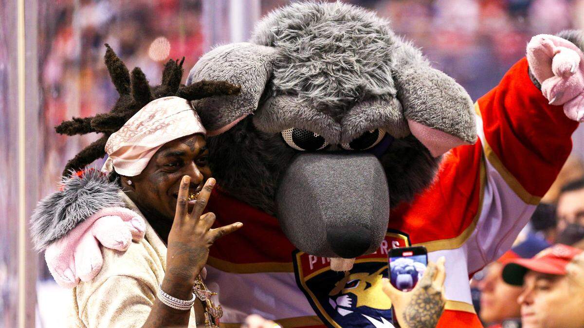 American Rapper Kodak Black poses with Florida Panthers mascot Viktor E Rat during the second period of an NHL game against the Vancouver Canucks at FLA Live Arena in Sunrise, Florida, on Tuesday, January 11, 2022.