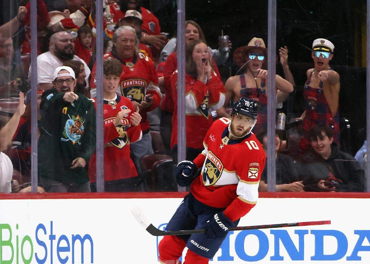 SUNRISE, FLORIDA - NOVEMBER 17: A.J. Greer #10 of the Florida Panthers celebrates his first period goal against the Vancouver Canucks at Amerant Bank Arena on November 17, 2025 in Sunrise, Florida. (Photo by Bruce Bennett/Getty Images)