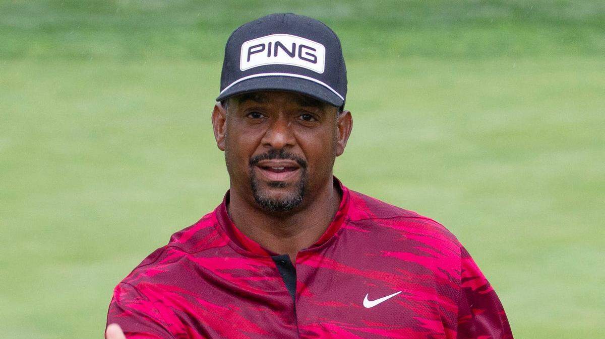 Alfonso Ribeiro tosses a ball to a fan that his shot landed in her bag during the final round of the American Century Celebrity Championship golf tournament at Edgewood Tahoe Golf Course in Stateline, Nev., Sunday, July 14, 2024.