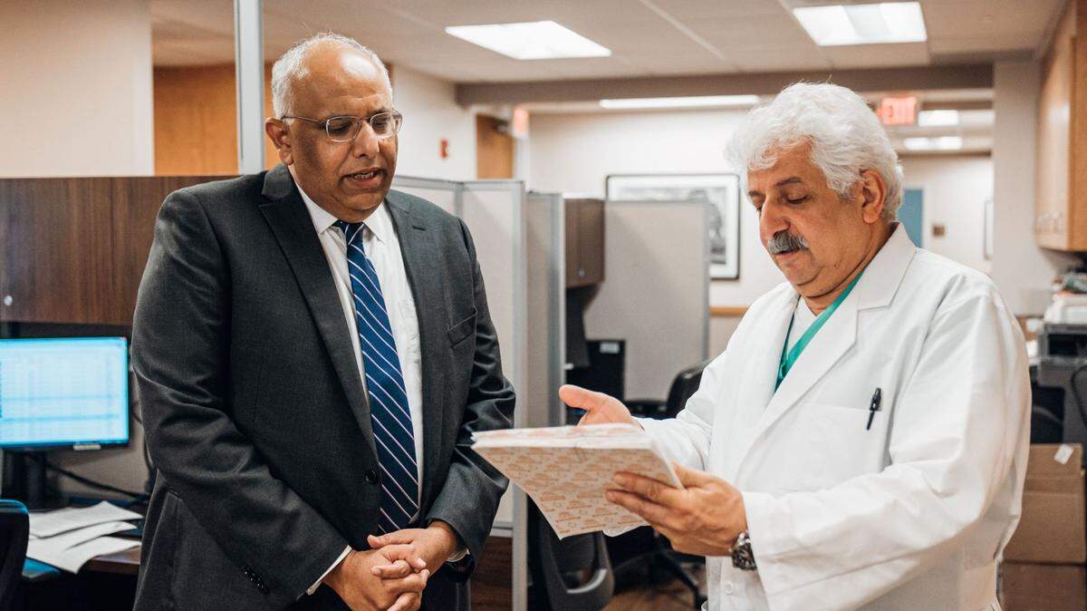 Memorial Healthcare’s Dr. Basit Javaid (left), chief of Abdominal Transplant Medicine, and Dr. Seyed Ghasemian (right), chief of the Abdominal Transplant Surgery Program, will lead Memorial Transplant Institute’s new pancreas transplant program, which will begin in June 2023.
