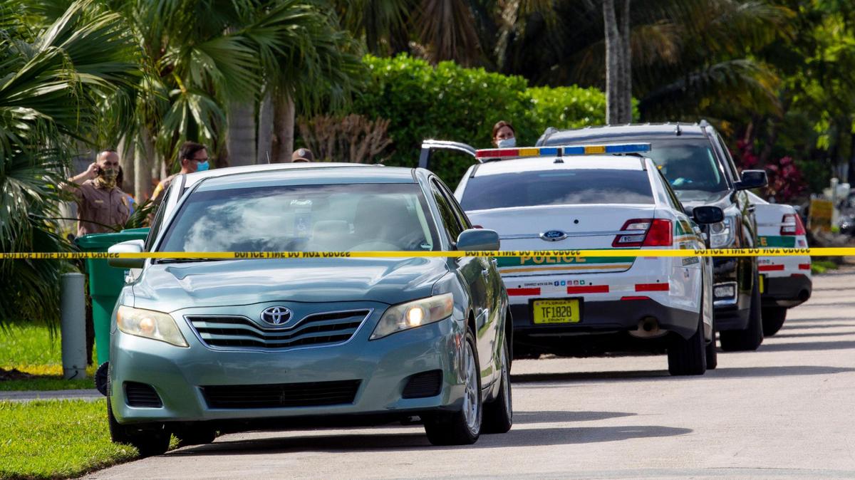Miami-Dade police investigate after two people were found dead Nov. 17, 2020, in a Soutrhwest Miami-Dade home, not far from The Falls. It was one of a string of homicides and shooting injuries that marred Miami-Dade early this week.