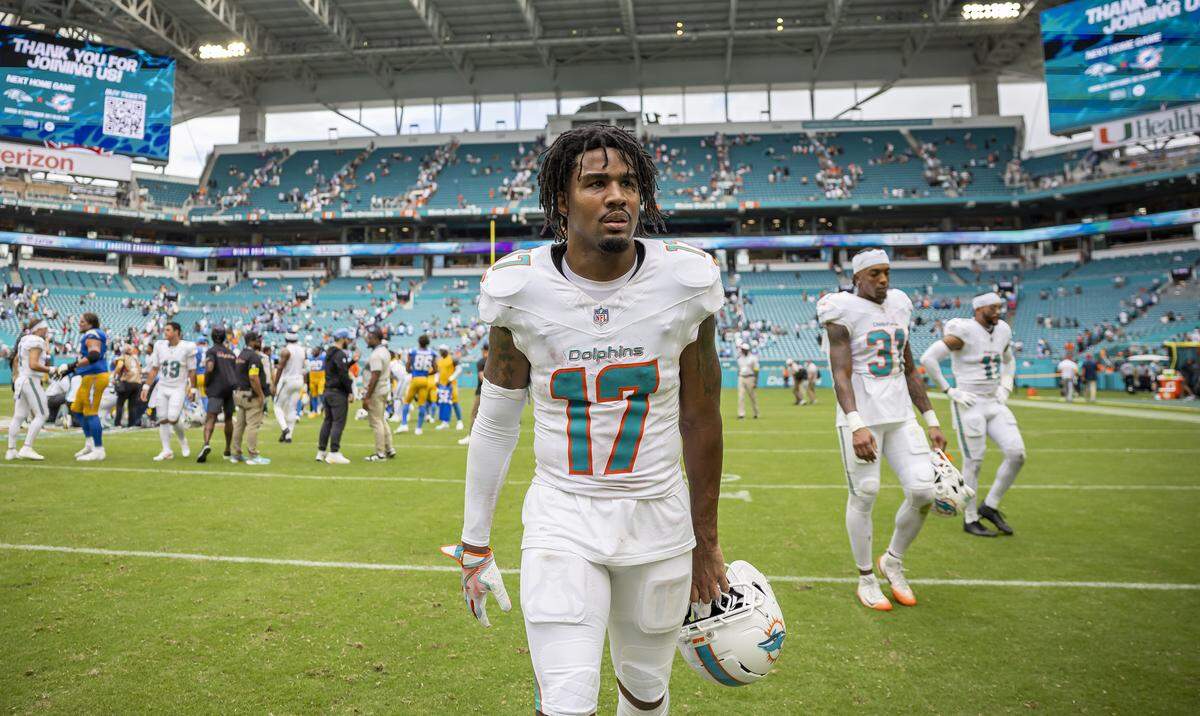 Miami Dolphins wide receiver Jaylen Waddle (17) makes his way back to the locker room after losing their NFL game against the Los Angeles Chargers at Hard Rock Stadium on Sunday, Oct. 12, 2025, in Miami Gardens, Fla.