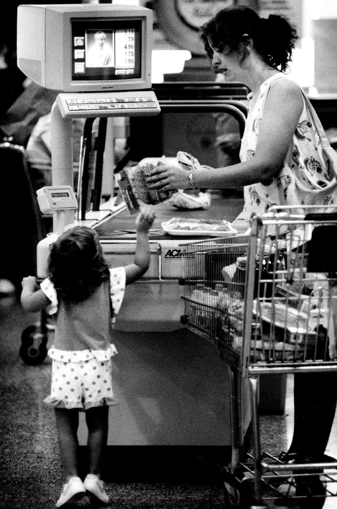 In Coral Spring, the Publix at 8160 Wiles Rd.rolled out an automatic checkout system. That’s 3-year-old Jaclene Appel helping her mother Patty Appel lift things out of the cart in 1990.