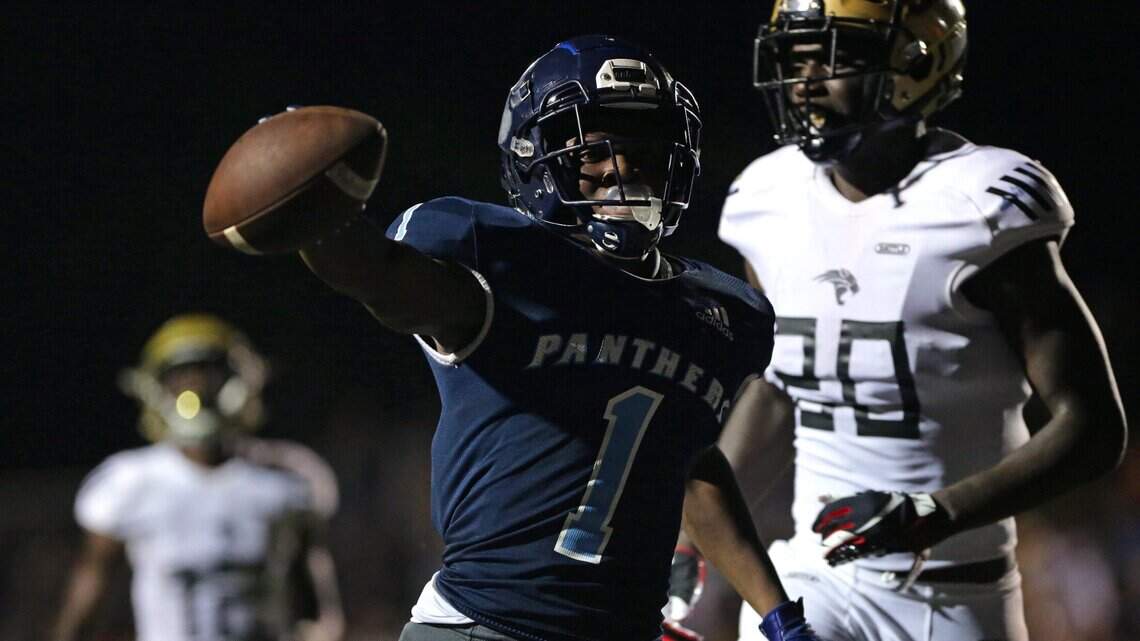 Palmetto lost its QB, so Miami WR commit Brashard Smith filled in to lead a playoff win