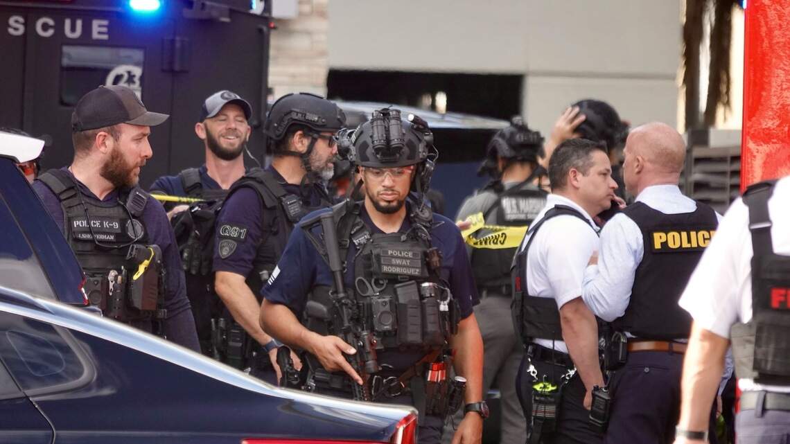Man who shot cop killed in gunfire after calling 911 from Fort Lauderdale hotel: police