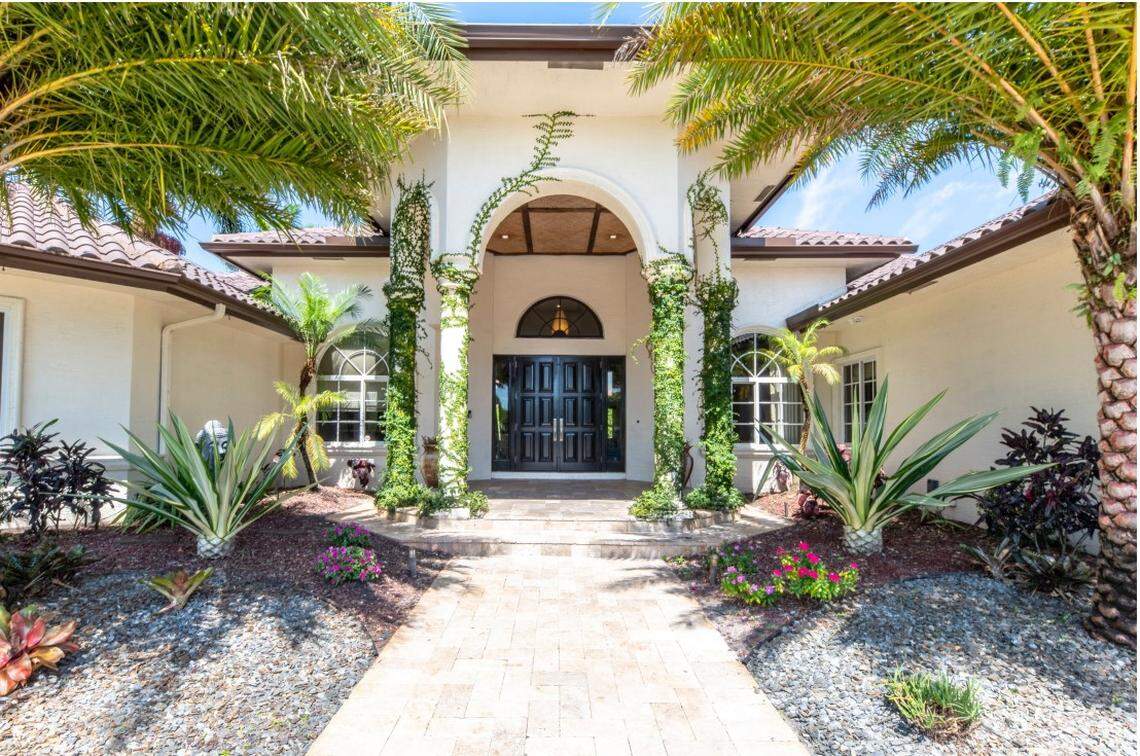 Plantation mansion entrance