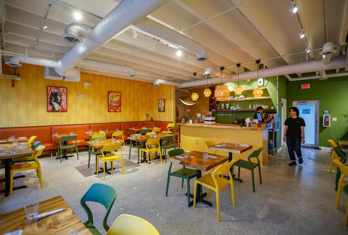El comedor del recién ampliado restaurante Ricky Thai en North Miami, la Florida, el martes 11 de junio de 2024.