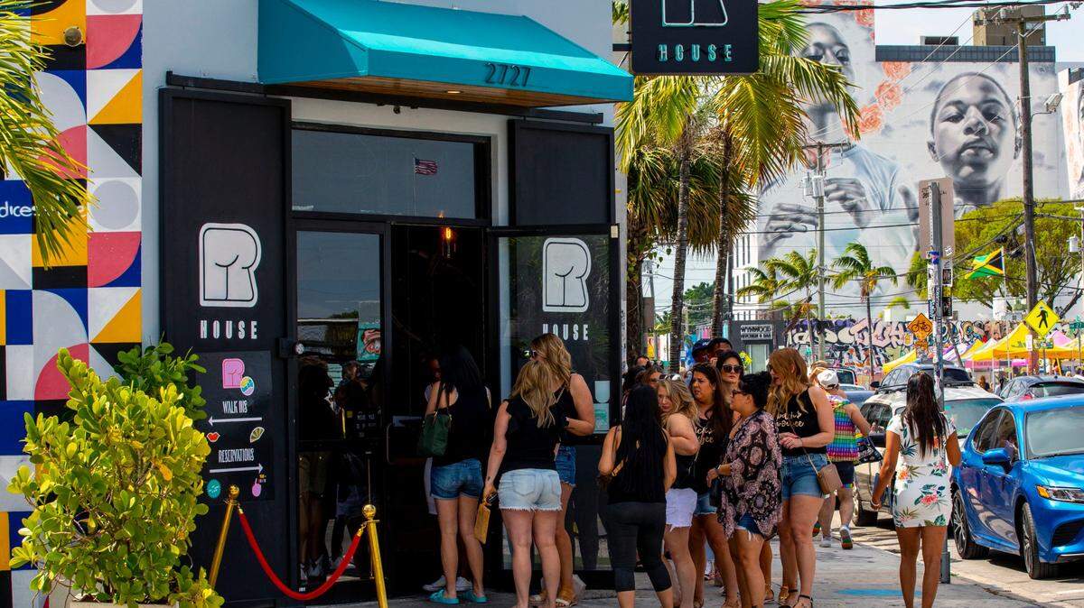 Despite DeSantis, it’s business as usual at R House drag brunch. Just a little less skin