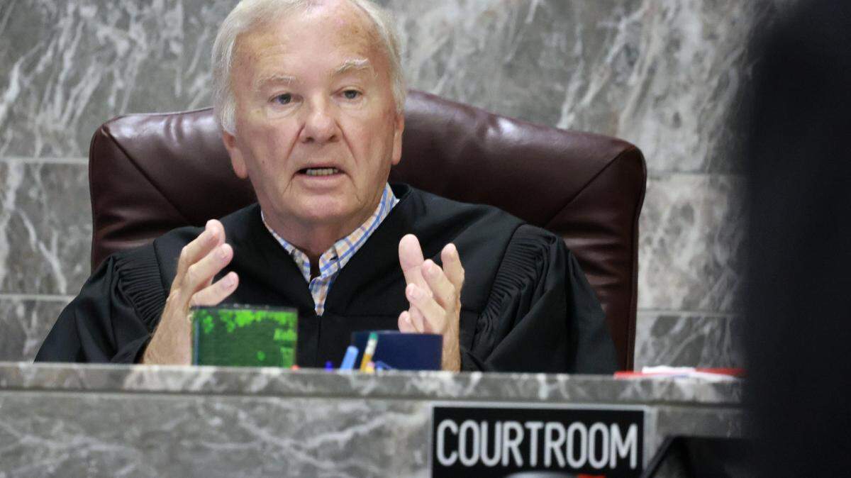 Judge Ernest A. Kollra listens as Jose Mateo’s lawyer Richard Diaz argues Florida’s stand-your-ground statute on Friday, Aug. 22, 2025. Mateo is one of four Miami-Dade officers charged with manslaughter in the case stemming from the death of UPS driver Frank Ordonez, who was shot by police during a shootout with his kidnappers. (Mike Stocker/South Florida Sun Sentinel)