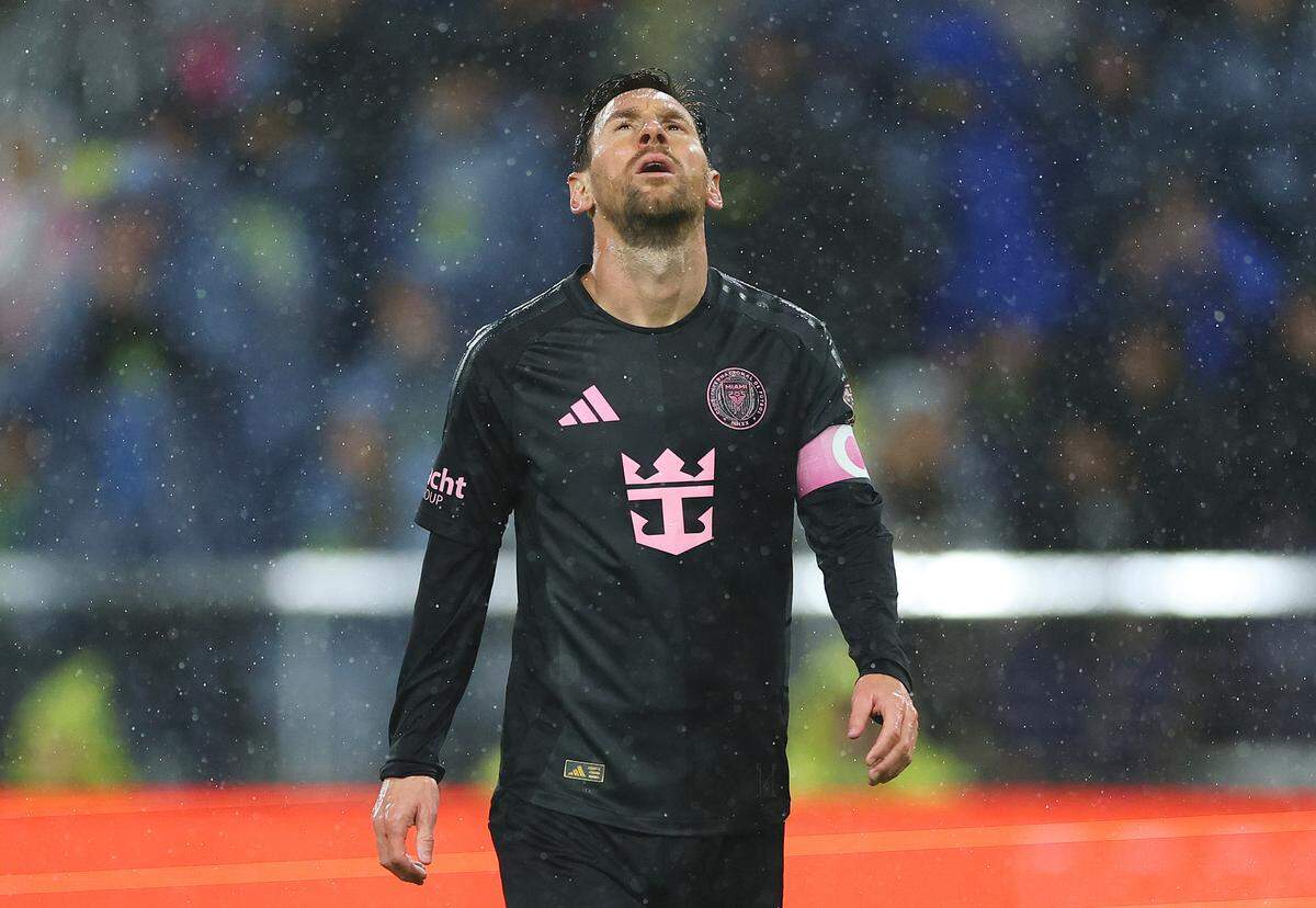 NASHVILLE, TENNESSEE - NOVEMBER 01: Lionel Messi #10 of Inter Miami CF looks dejected after Josh Bauer #22 of Nashville SC (not pictured) scores there teams second goal during the 2025 MLS Cup Playoff match between Nashville SC and Inter Miami CF at GEODIS Park on November 01, 2025 in Nashville, Tennessee. (Photo by Andy Lyons/Getty Images)