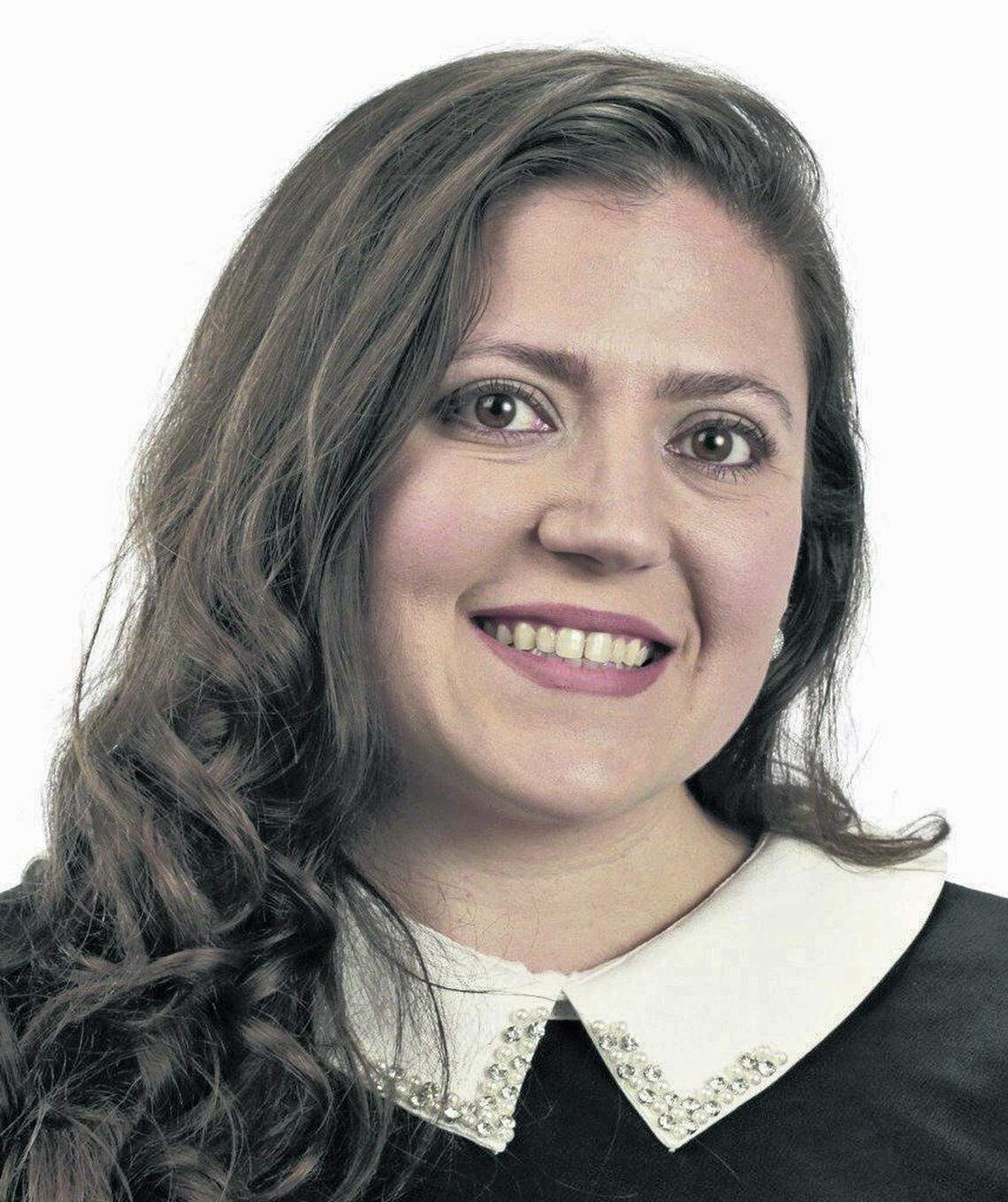 Mónica Perez, una maestra de escuelas públicas, anuncia el lanzamiento de su candidatura al Concejo de Hialeah.