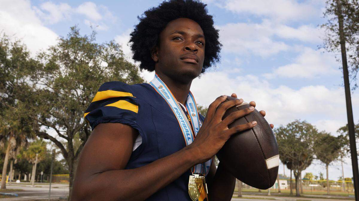 Mason Mallory, offensive player of the year, poses during a photoshoot with the Miami Herald on Wednesday, Jan. 14, 2026, at Brian Piccolo Park in Hollywood, Fla. Mallory is a quarterback for St. Thomas Aquinas.