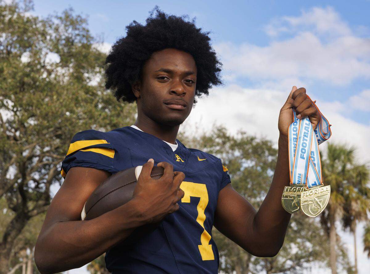 Mason Mallory, offensive player of the year, poses during a photoshoot with the Miami Herald on Wednesday, Jan. 14, 2026, at Brian Piccolo Park in Hollywood, Fla. Mallory is a quarterback for St. Thomas Aquinas.