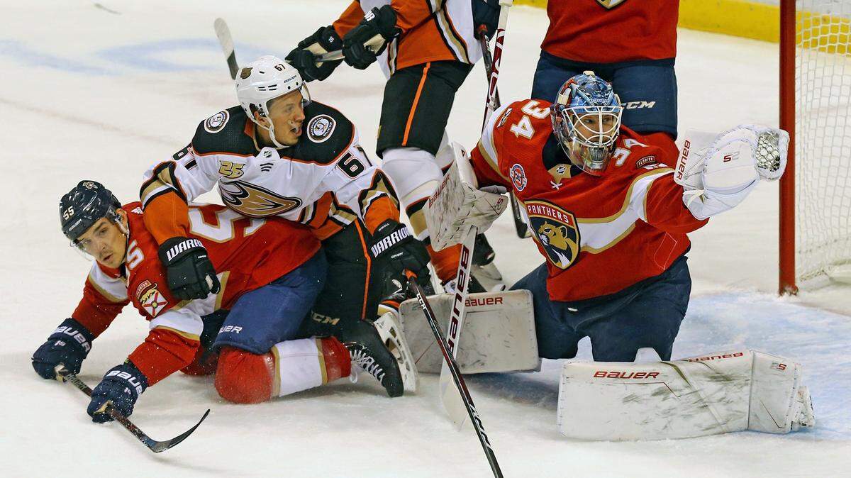 Florida Panthers’ Bogdan Kiselevich (55) and Anaheim Ducks’ Rickard Rakell (67) struggle as they watch Cats’ goalie James Reimer catch the puck in he first period Wednesday, Nov’, 28, 2018, at the BB&T Center in Sunrise, Fla.