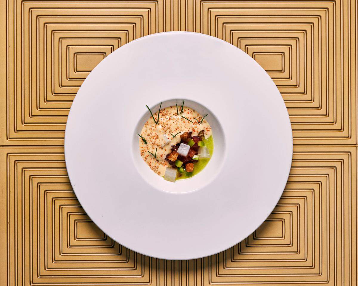 Atún | Jalapeño | Miso es uno de los platos del menú de degustación de The Tambourine Room.