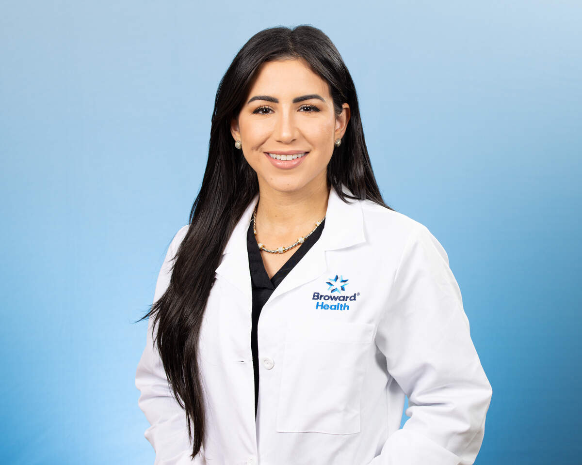 La doctora Edmara Nieves, directora médica adjunta del servicio de urgencias del Broward Health Medical Center de Fort Lauderdale