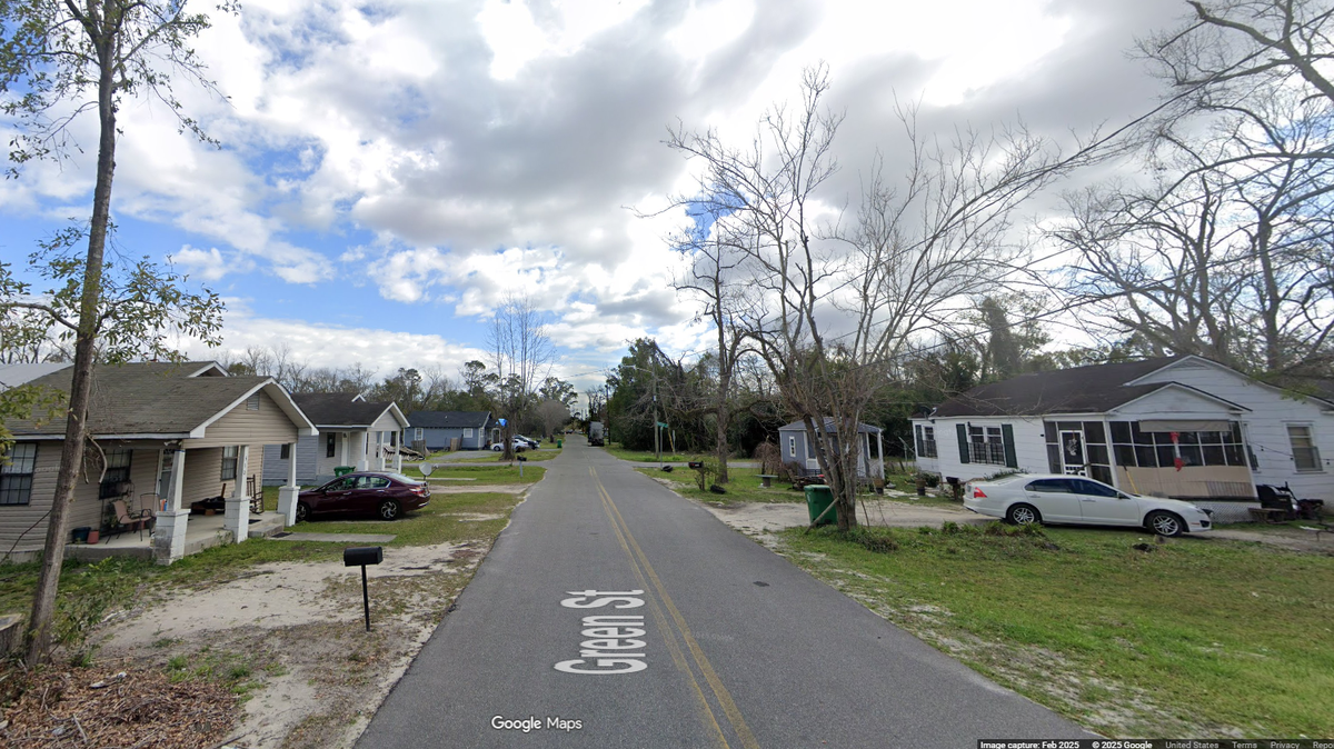 The 16-year-old was wounded as he eluded police in the 500 block of Green Street, Valdosta police said.