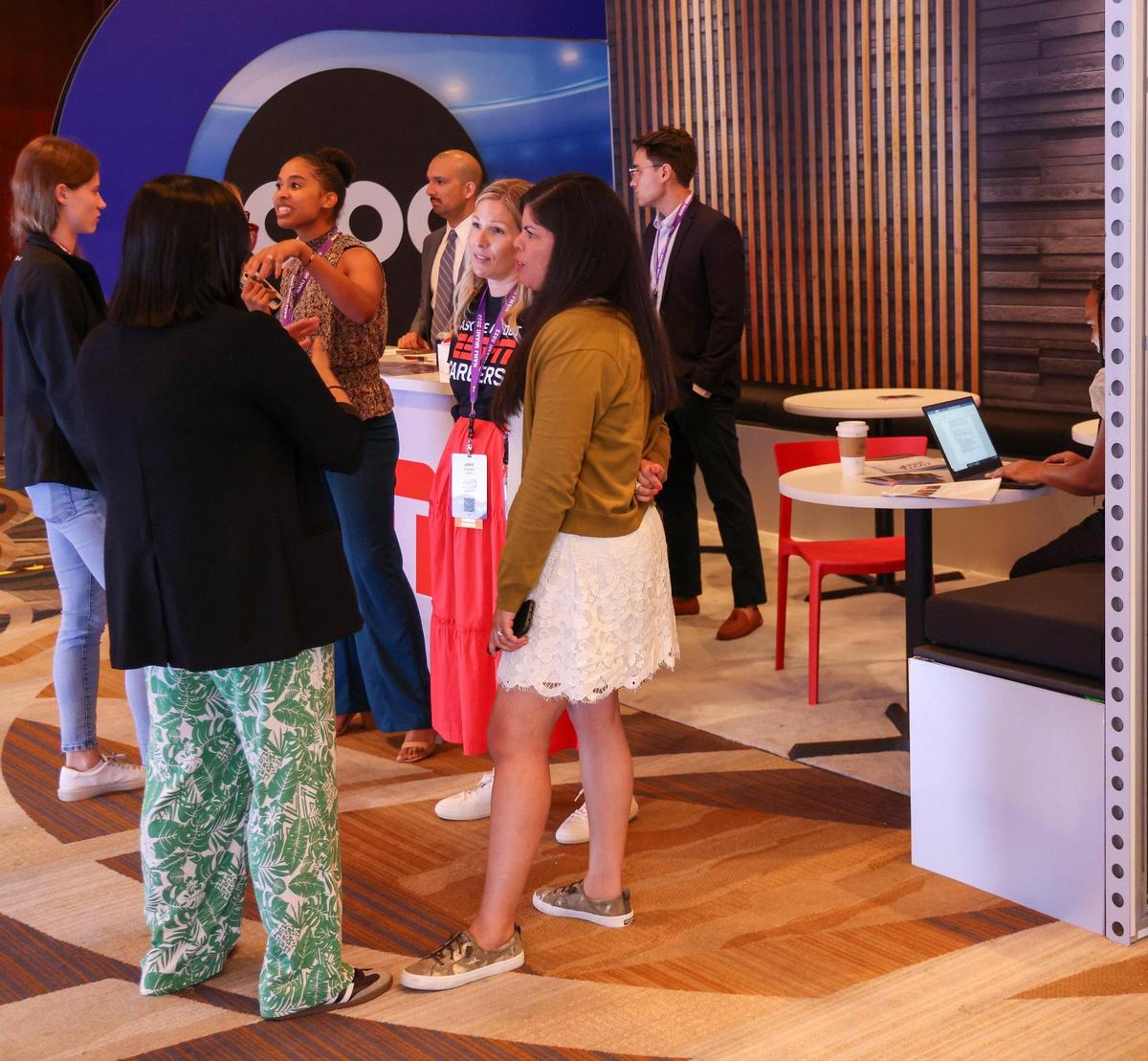 Periodistas hispanos asisten a la jornada inaugural de la convención de la Asociación Nacional de Periodistas Hispanos el 12 de julio de 2023 en el Hotel InterContinental de Miami. Carl Juste cjuste@miamiherald.com
