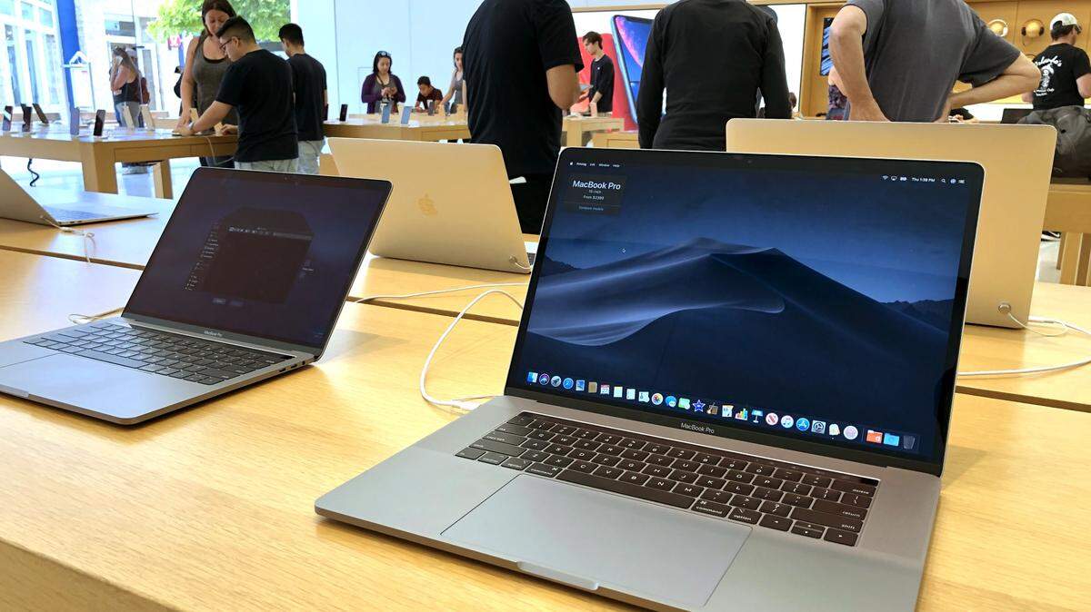 A new Apple store is opening at Aventura Mall. Its design, and the schedule, are uniquely Miami.