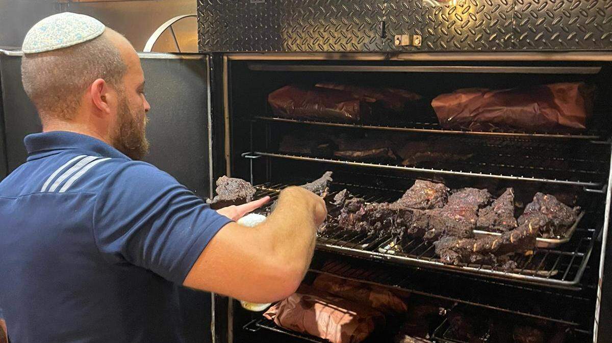 Izzy’s Brooklyn Smokehouse is a new kosher barbecue spot in Aventura.