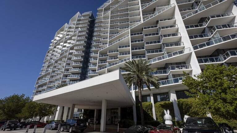 Miami Beach hotel to close and lay off hundreds of workers before change