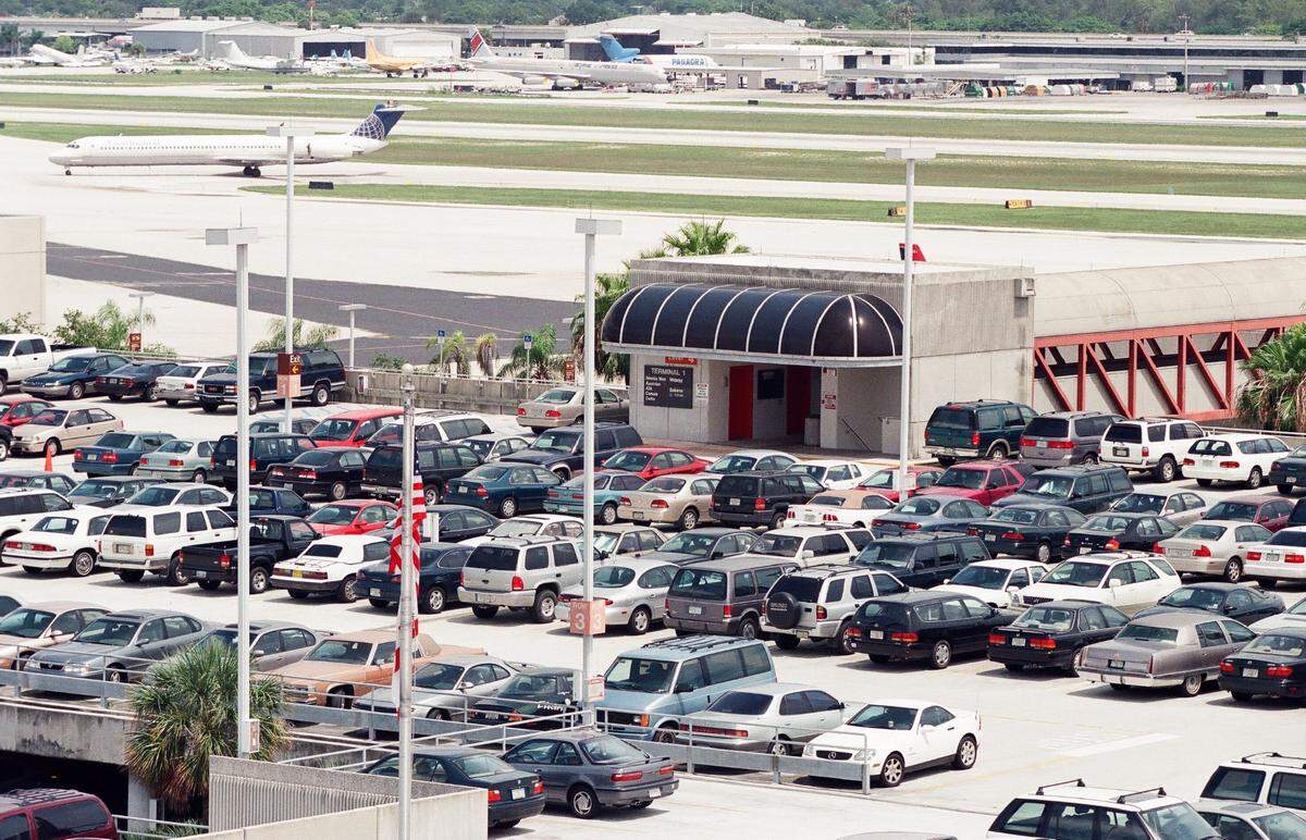 Airplanes depart and land at the Fort Lauderdale Airport in 1999.