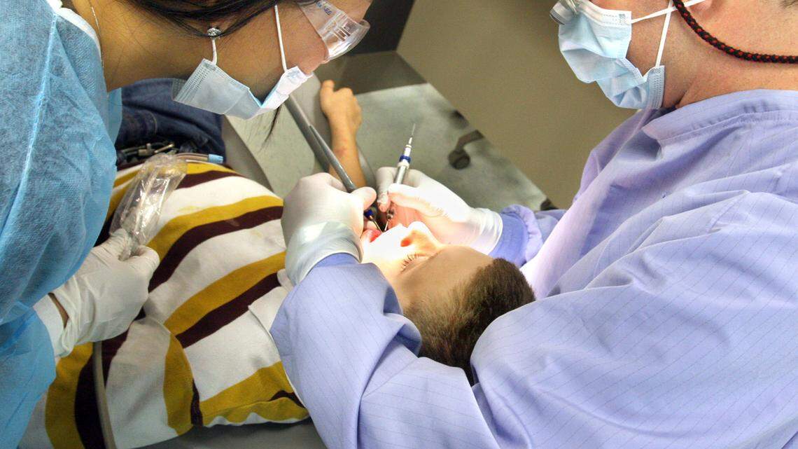 Students of Nova Southeastern University ‘s College of Dental Medicine work on a patient in 2009 at one of the school’s 12 clinics in South Florida. Patients of the Post-Graduate Orthodontic Clinic at 3200 S. University Drive in Davie were informed in November that they may have been exposed to infectious diseases from July 2015 to February 2018 by the use of by dirty equipment, leading one woman to file a lawsuit against NSU this week.