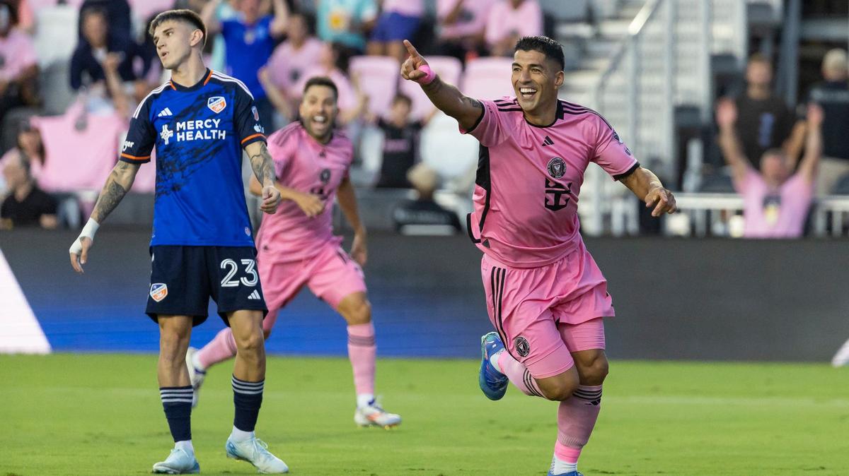 Inter Miami forward Luis Suárez (9) celebrates after scoring a goal against FC Cincinnati in the first half of their MLS match at Chase Stadium on Saturday, Aug. 24, 2024, in Fort Lauderdale, Fla.