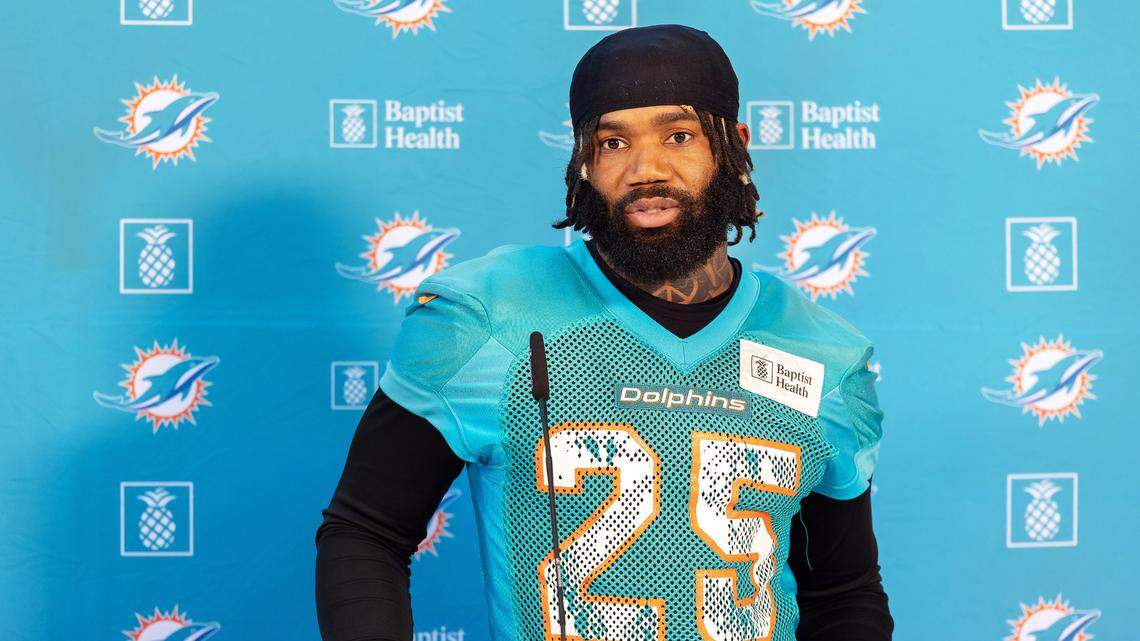 01 November 2023, Hesse, Frankfurt/Main: American Football: NFL, Before the season game Kansas City Chiefs vs. Miami Dolphins, Dolphins media roundtable. Cornerback Xavien Howard speaks at the press conference. Photo: Jürgen Kessler/dpa/Sipa USA
