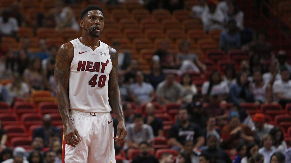 El delantero Udonis Haslem se inclina a jugar su temporada 17 con el Heat.