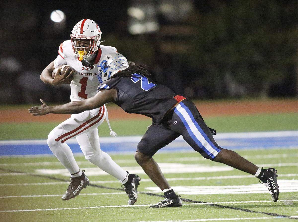 Plantation Colonels Zakari Johnson (1) tries to escape a tackle by Dillard Panthers defender during Region 4-4A quarterfinal football game on Friday, November 14, 2025 at Otis Gray Jr. Memorial Stadium in Fort Lauderdale. Andrew Uloza / for Miami Herald
